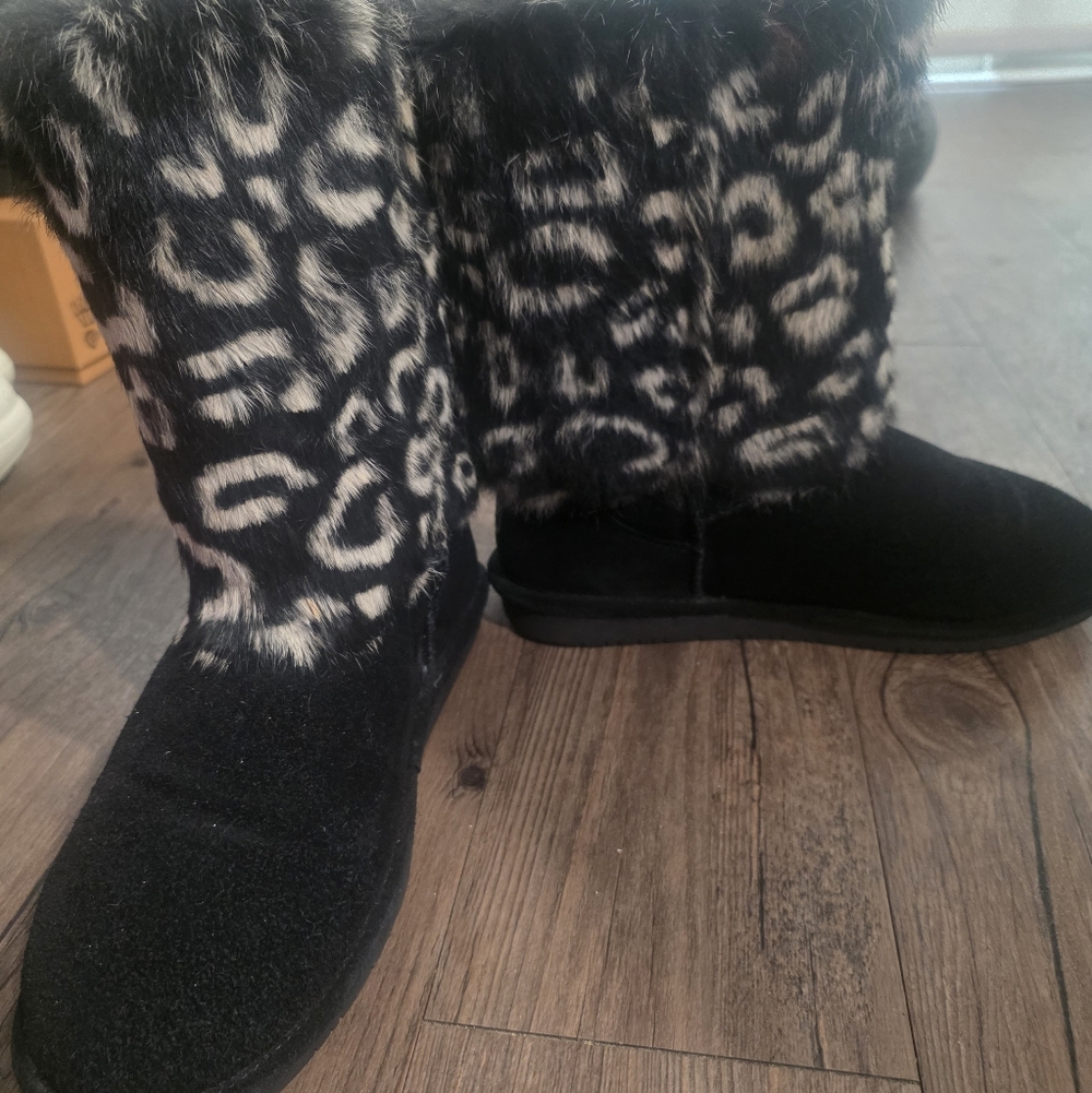 BearPaw Faux Fur Leopard Print Boots Black and White - Picture 3 of 3